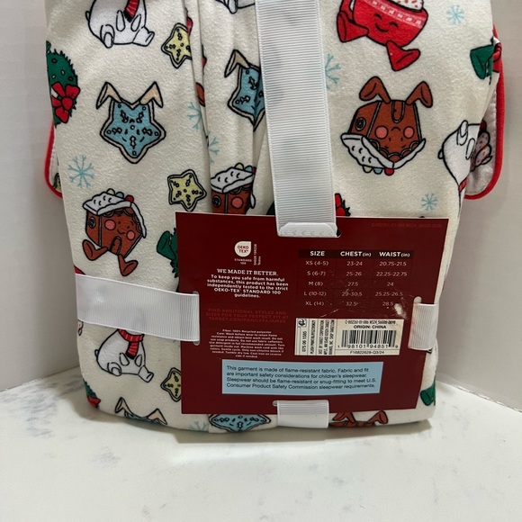 Wondershop Festive Family Sleep Set - Red, Green, White - Picture 4 of 9